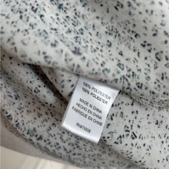 Violet & Claire Speckled Gray and White pattern sleeveless flowy Top - Picture 12 of 12